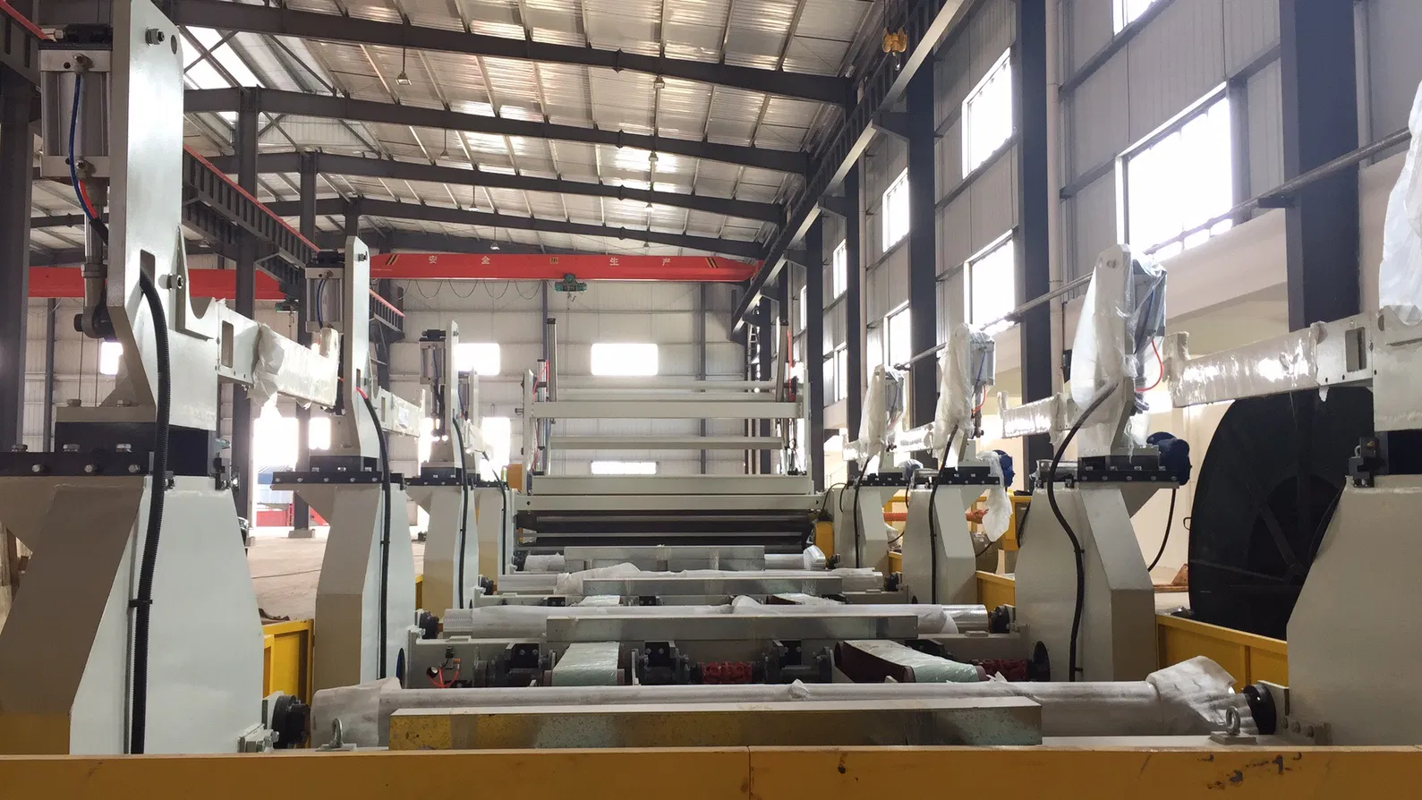 JRT / Maxi Roll Industrial Rewinding Machine With Edge Embosssing Steel To Rubber Embossing Unit 2